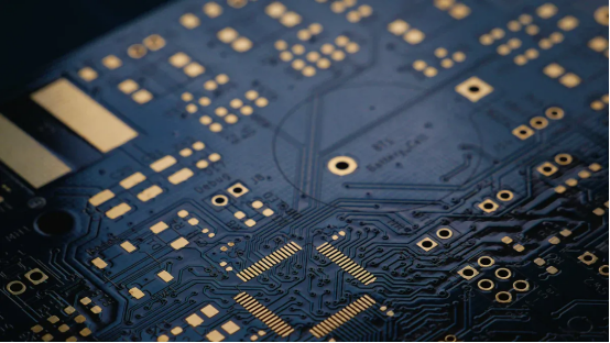 Sélection d'inductances à anneau de couleur pour l'assemblage de circuits imprimés